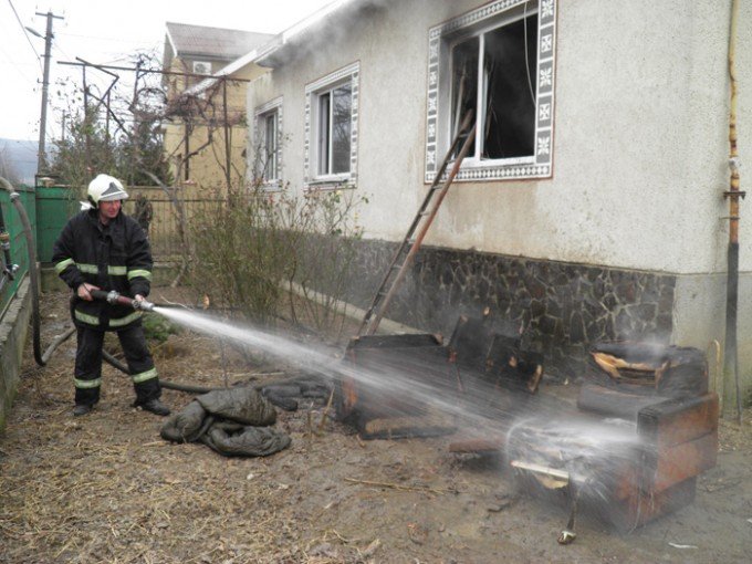 В Ужгороді добрі сусіди врятували пенсіонера-інваліда від смерті (ФОТО, ВІДЕО) – 01 В Ужгороді добрі сусіди врятували пенсіонера-інваліда від смерті (ФОТО, ВІДЕО) – 01