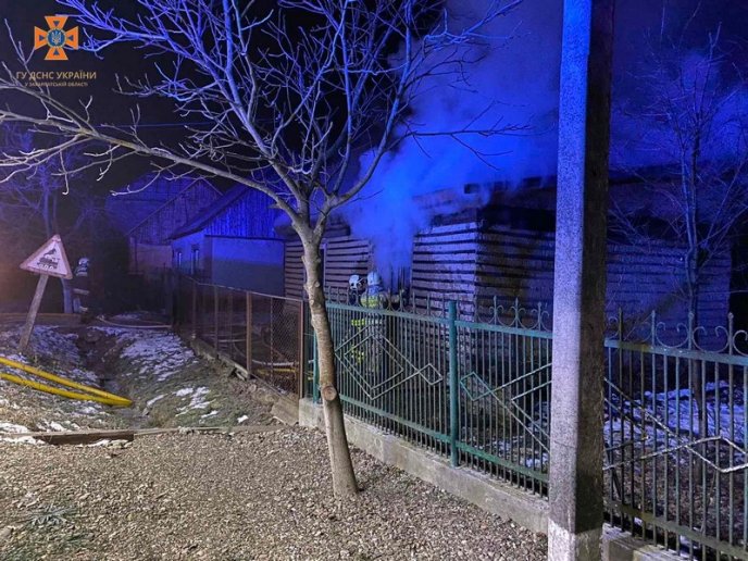 На Хустщині через електричну плитку спалахнув будинок – 02