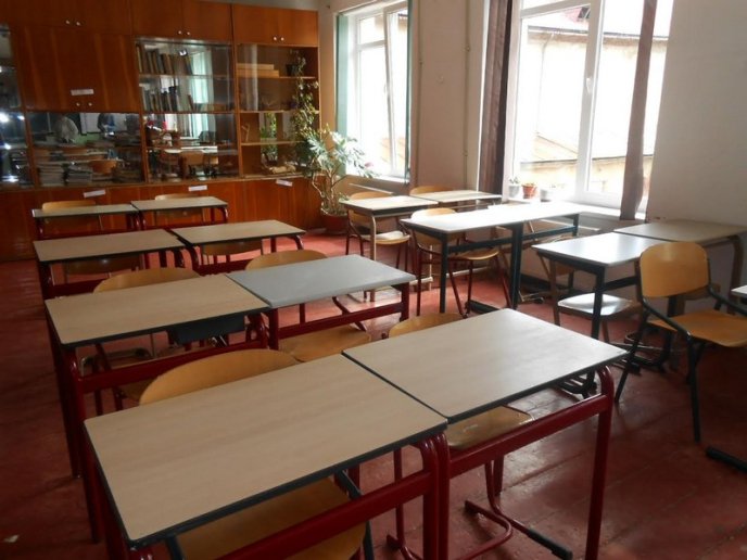 Школи Рахівщини отримали парти європейського зразка – 03