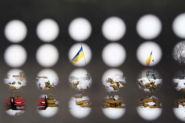 Ужгород мітингує: барикади стоять, люди прибувають, “ефект Грушевського” присутній (ФОТО) – 06 Ужгород мітингує: барикади стоять, люди прибувають, “ефект Грушевського” присутній (ФОТО) – 06