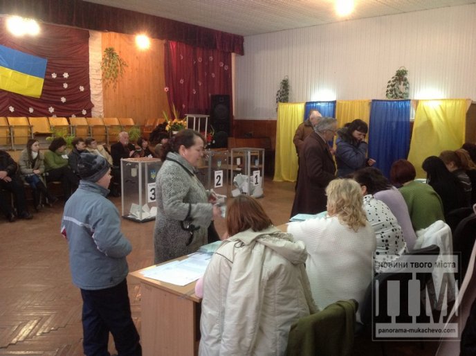 Мукачівці поки що не активно голосують на виборах (ФОТО) – 02