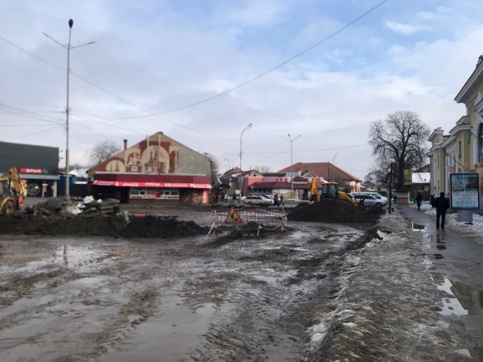 У Мукачеві реконструюють площу навпроти залізничного вокзалу – 03