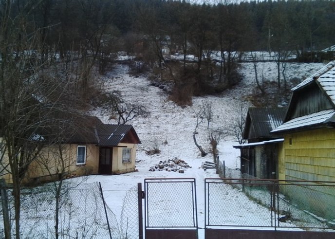 У Воловці стався зсув ґрунту – 01