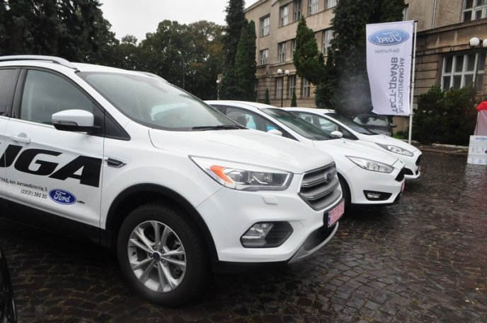 Автосалон просто неба влаштували в Ужгороді – 03