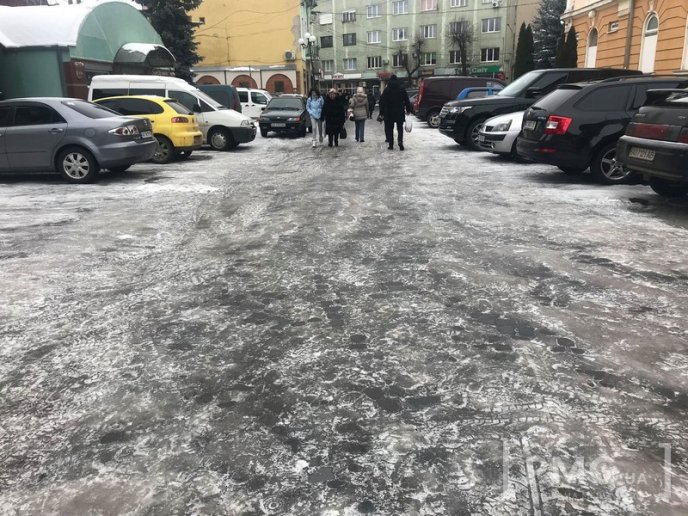 Вулиці Мукачева перетворилися на ковзанку – 02