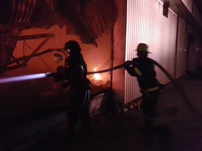 Горіла "Нова пошта": оприлюднено нові фото з місця масштабної пожежі – 05