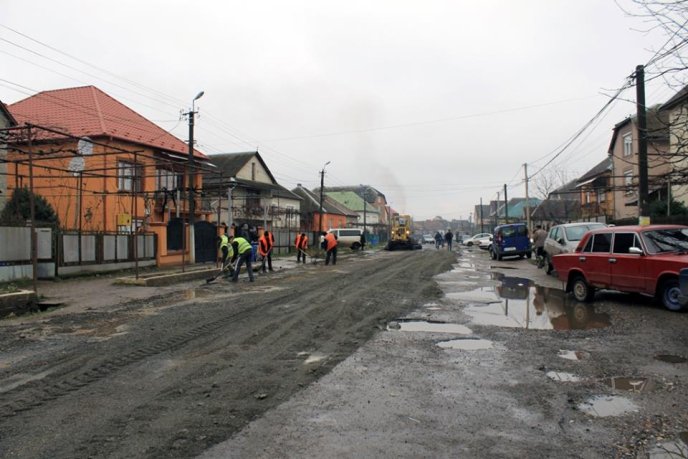 Після доби блокування на Виноградівщині розпочали ремонт дороги  – 05