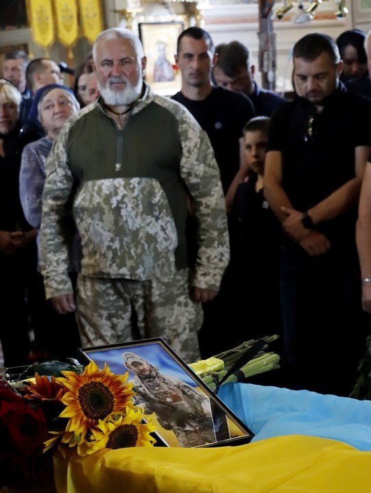 Поховали військового, який воював із перших днів повномасштабного вторгнення – 01 Прощання з Іваном Лешаничем