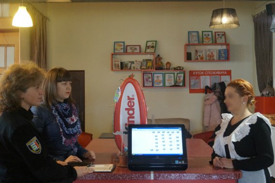 Поліцейські притягнули до відповідальності торговця, який продавав дітям сигарети – 01 Поліцейські притягнули до відповідальності торговця, який продавав дітям сигарети – 01