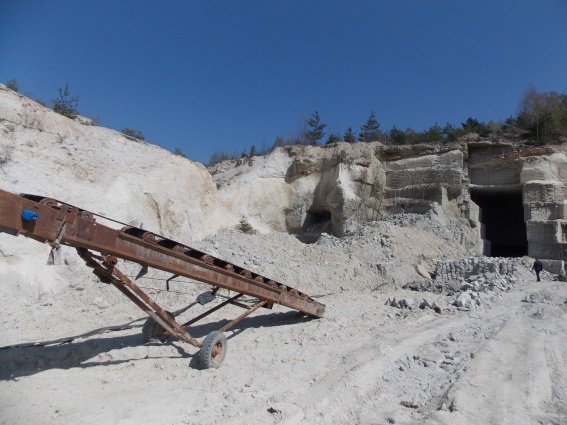 Поліція перевіряє законність роботи кар’єру на Хустщині – 03 Поліція перевіряє законність роботи кар’єру на Хустщині – 03