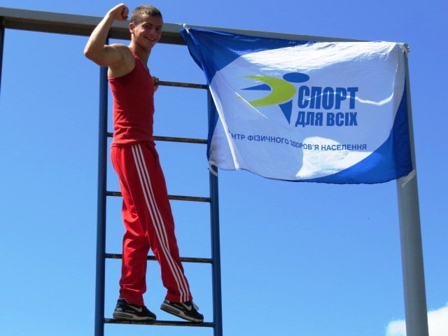 Воркаутери вчерговий раз виробляли у Мукачеві неймовірні трюки (ФОТО) – 24