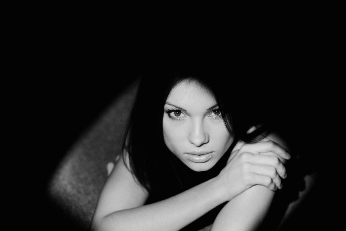 У знаменитої красуні-поліцейської з Києва з’явилась конкурентка у Закарпатті – фотомодель – 03