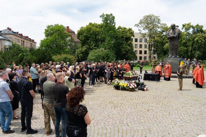 Отримав важкі поранення у Бахмуті: на Закарпатті поховали захисника – 05 Отримав важкі поранення у Бахмуті: на Закарпатті поховали захисника – 05