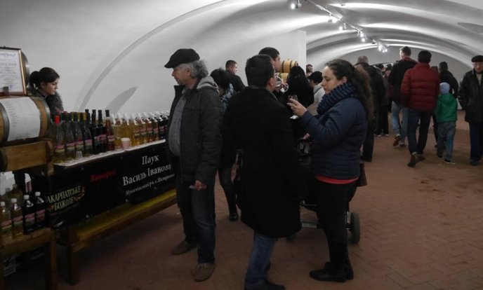В Ужгороді триває фестиваль молодого вина "Закарпатське Божоле" – 09