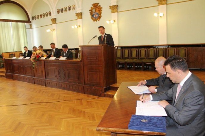 Керівництво Закарпаття підписало угоду з 10-ма регіонами Угорщини, Румунії та Сербії – 08