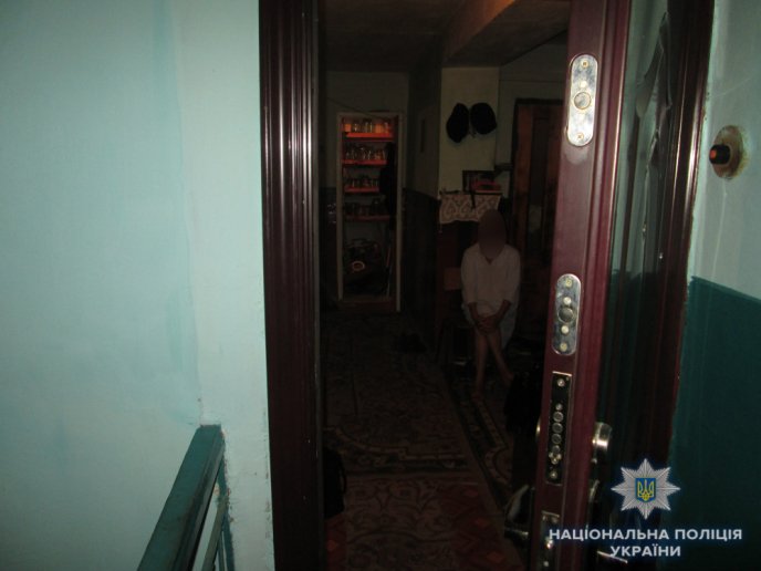 Донька встромила ніж своєму батьку в груди – 02