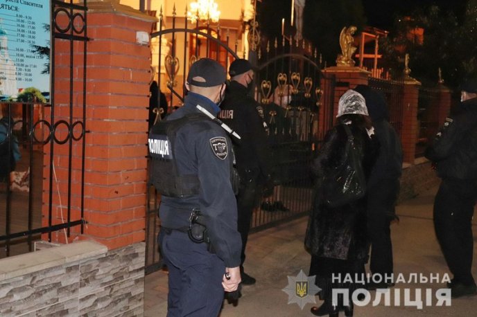 У поліції розповіли, чи зафіксували вони порушення у Великодню ніч – 01