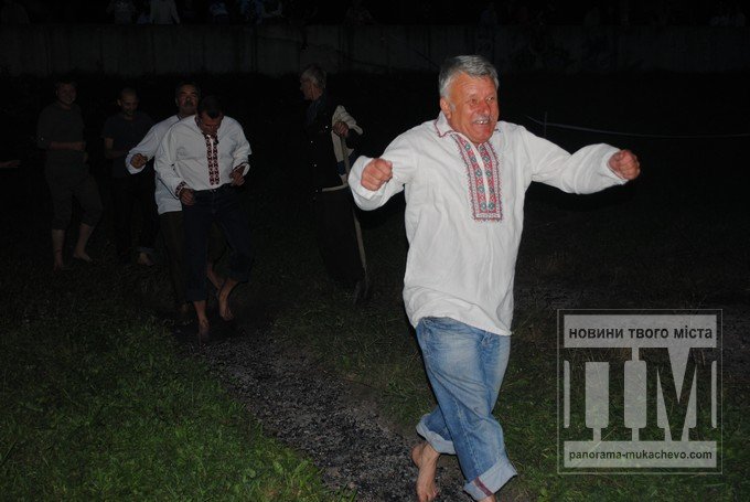 Завершилась сьогоднішня святкова програма у Мукачеві вуглеходінням (ФОТОРЕПОРТАЖ) – 11