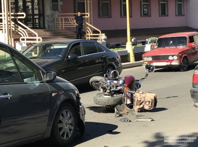 Вранці в Ужгороді сталася аварія – 02