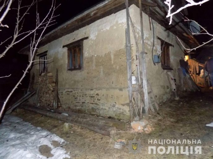 Чоловік із сокирою в руках напав на подружжя – 01