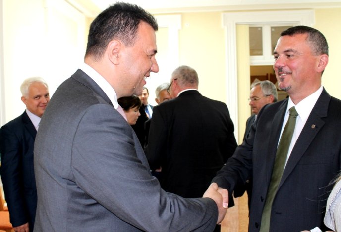 Керівництво Закарпаття підписало угоду з 10-ма регіонами Угорщини, Румунії та Сербії – 17