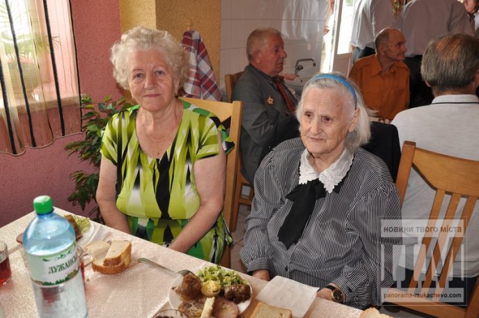 Мер Мукачева випив з ветеранами "фронтові" 100 грам (ФОТО) – 04