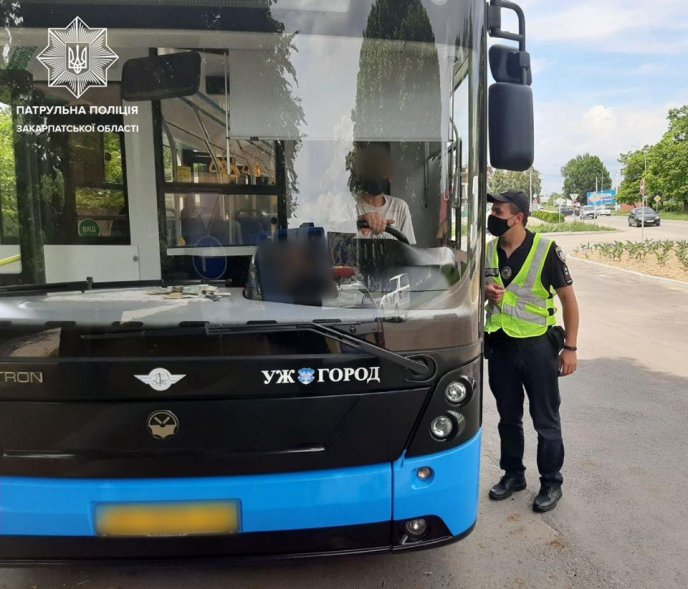 В Ужгороді патрульні перевірили заклади харчування та маршрутки – 02 В Ужгороді патрульні перевірили заклади харчування та маршрутки – 02