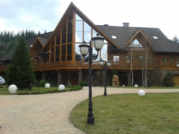 З’явились перші фото із захопленої дачі Віктора Медведчука у Жденієві (ФОТО) – 08