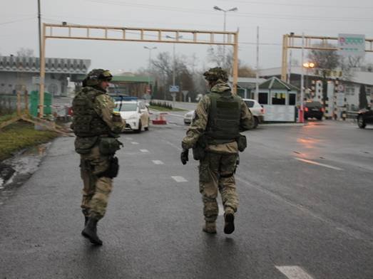На Закарпатті правоохоронці особливого призначення зайняли блокпости – 06 На Закарпатті правоохоронці особливого призначення зайняли блокпости – 06