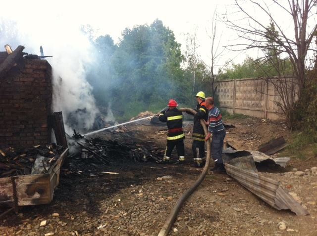 Пожежа знищила склад пиломатеріалів та лісовоз – 02