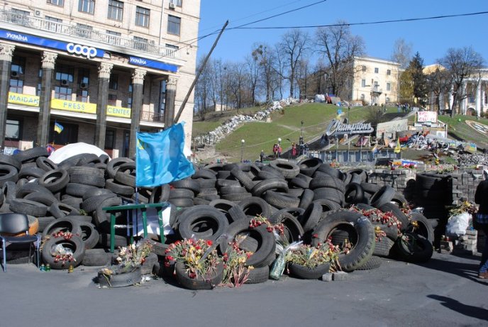 Один день з життя Майдану: на що перетворилась центральна площа України за місяць після революції (ФОТОРЕПОРТАЖ) – 22