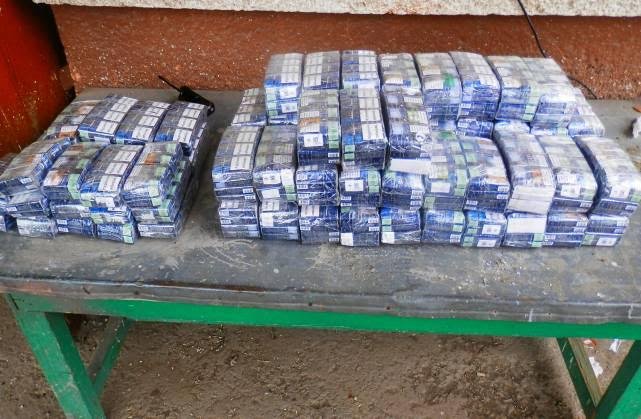 Прикордонники Мукачівського загону виявили контрабандні цигарки у колесах автомобіля – 01