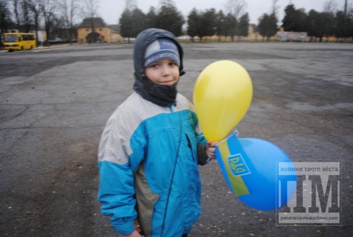 У Мукачеві урочисто зустріли бійців Героїчної 128-ої бригади (ФОТОРЕПОРТАЖ) – 05