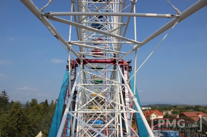 У парку "Перемога" запрацювало оглядове колесо – 07