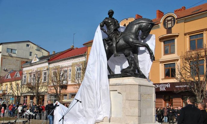 У Мукачеві урочисто відкрили пам’ятник Святому Мартину – 09