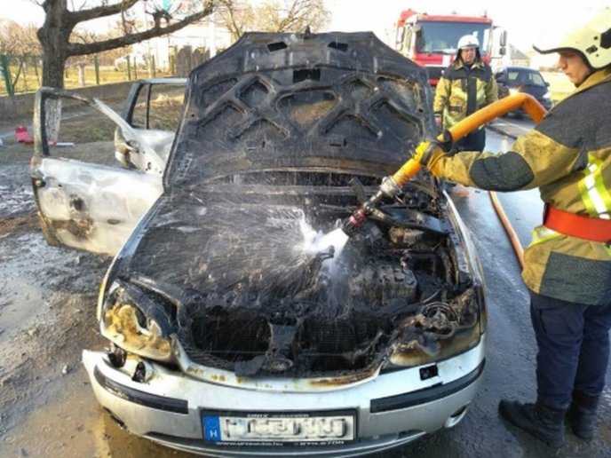 Сьогодні на Ужгородщині горіло авто "Форд Мондео" – 02 Сьогодні на Ужгородщині горіло авто "Форд Мондео" – 02