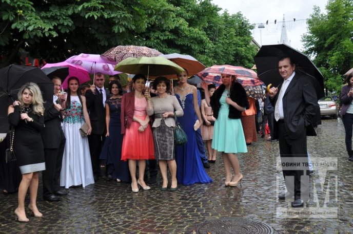 Парад випускників в центрі Мукачева: як це було (ФОТО) – 09