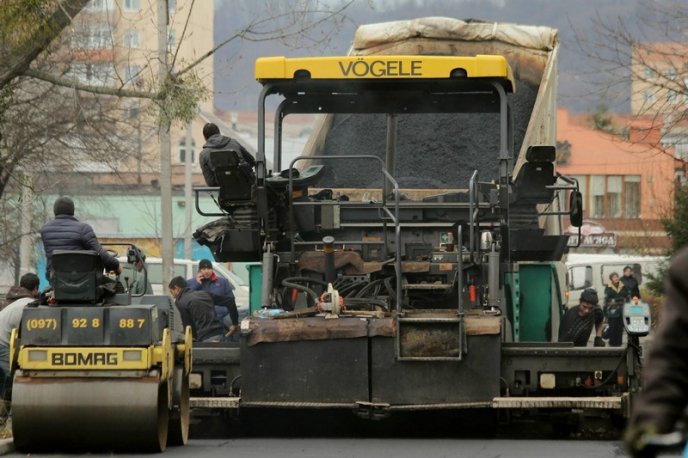 У Мукачеві асфальтують проїзд на Росвигівській – 05