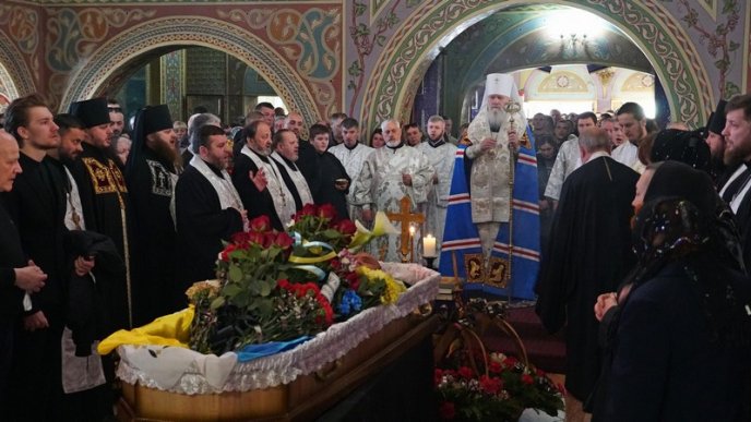 У Мукачеві попрощалися із загиблим на війні Героєм – 03