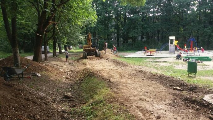 На Шипці почали облаштувати тротуари – 02