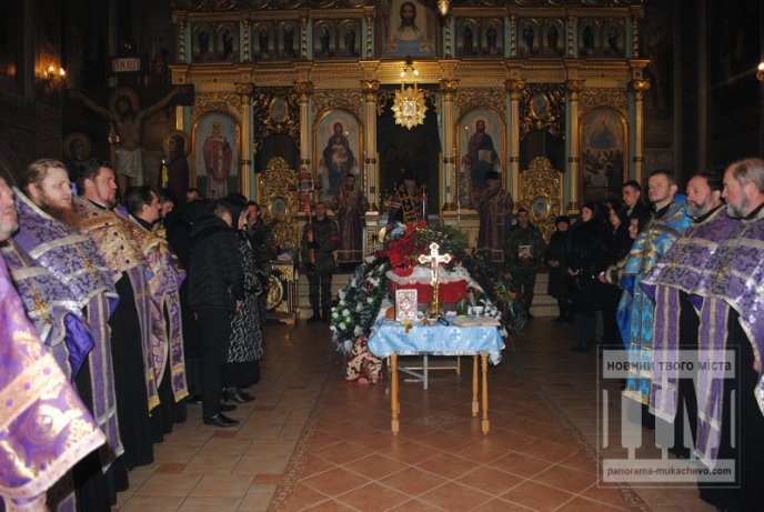 Мукачівці попрощались з відданим сином рідної землі Павлом Стецем (ФОТО) – 07