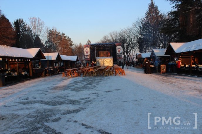 Сьогодні у Мукачеві стартував фестиваль "Червене вино" – 26
