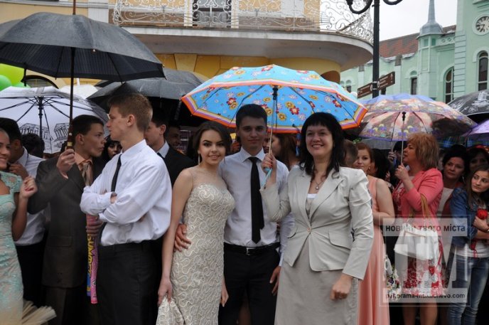 Парад випускників в центрі Мукачева: як це було (ФОТО) – 51