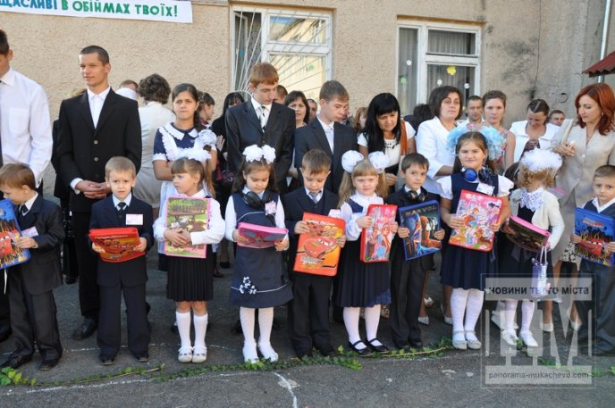 У Мукачівській ЗОШ №7 відбулось урочисте свято Першого дзвоника (ФОТОРЕПОРТАЖ) – 20