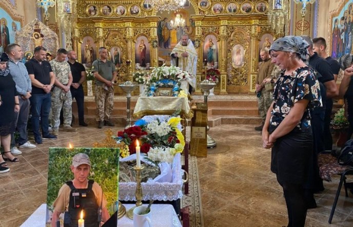 В останню дорогу провели хороброго закарпатця Віталія Островку – 02 В останню дорогу провели хороброго закарпатця Віталія Островку – 02