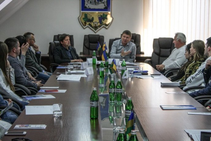 В Ужгороді за «круглим столом» обговорили найактуальніші екологічні проблеми Закарпаття – 01 В Ужгороді за «круглим столом» обговорили найактуальніші екологічні проблеми Закарпаття – 01