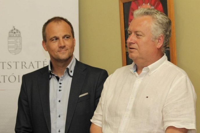 У Мукачеві презентували виставку картин «Богородиця» – 01