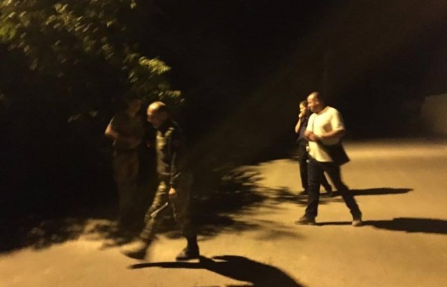 Спецоперація на кордоні зі Словаччиною: поліція, прикордонники та СБУ перевіряють підозрілий колодязь – 01