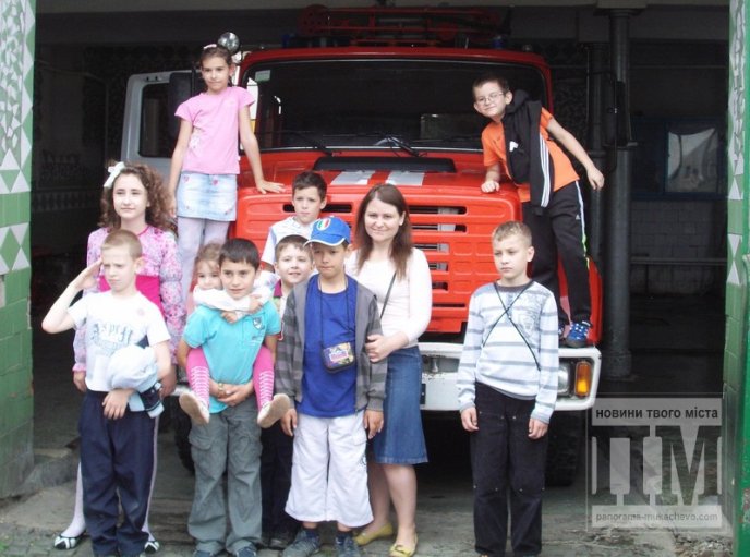 Мукачівські пожежники влаштували день відкритих дверей для школярів (ФОТОРЕПОРТАЖ) – 13