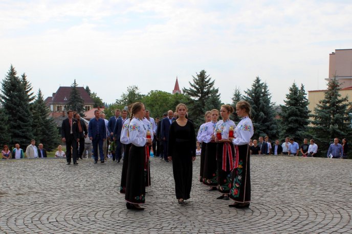У День Прапора в Ужгороді відбулась святкова хода – 10